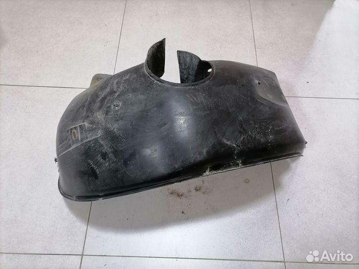 Подкрылок (локер) передний правый Ford Escort 1989