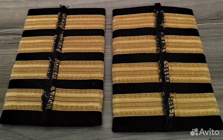 Погоны пилота Emirates