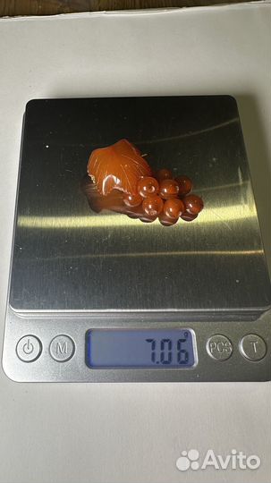 Брошь виноград янтарь