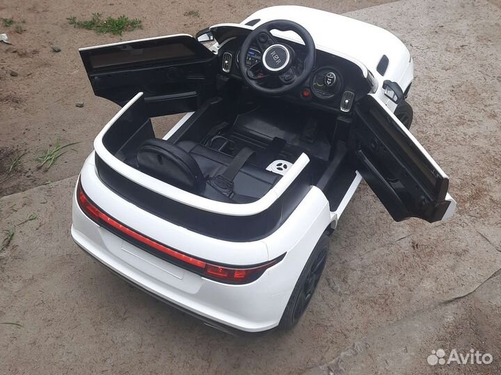 Электромобиль range rover C пультом от 1 года