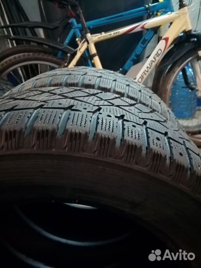 Nitto Therma Spike 215/60 R16 95T