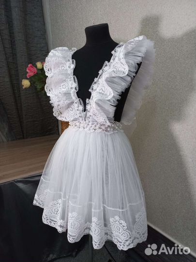 Школьный кружевной фартук с жемчужинами