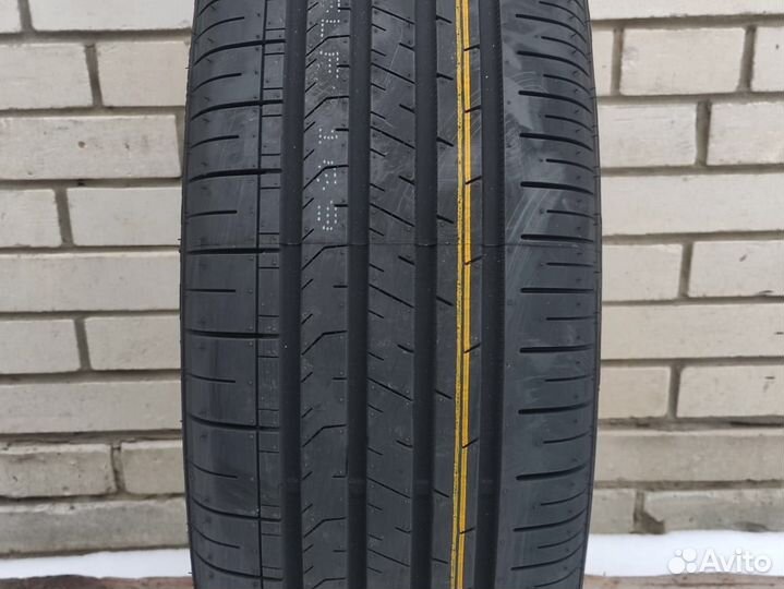 Armstrong Blu-trac HP 215/55 R17 94Y