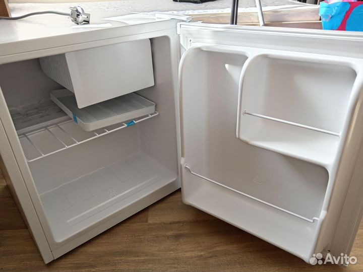 Маленький холодильник
