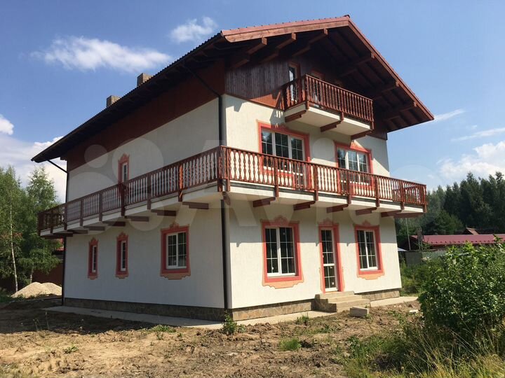 Коттедж 394 м² на участке 10 сот.