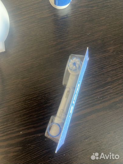 Электрическая зубная щетка oral b