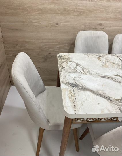 Кухонный стол и стулья комплект