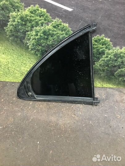 Форточка двери левая Mercedes C-Class W203