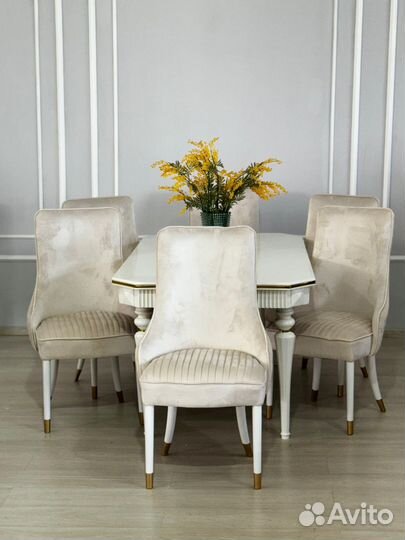 Стол со стульями