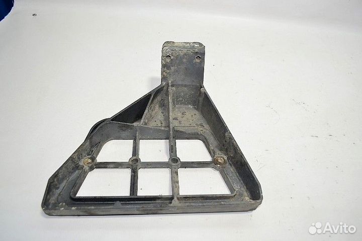 Кронштейн нижней подножки, левый DAF XF105 (01.05)