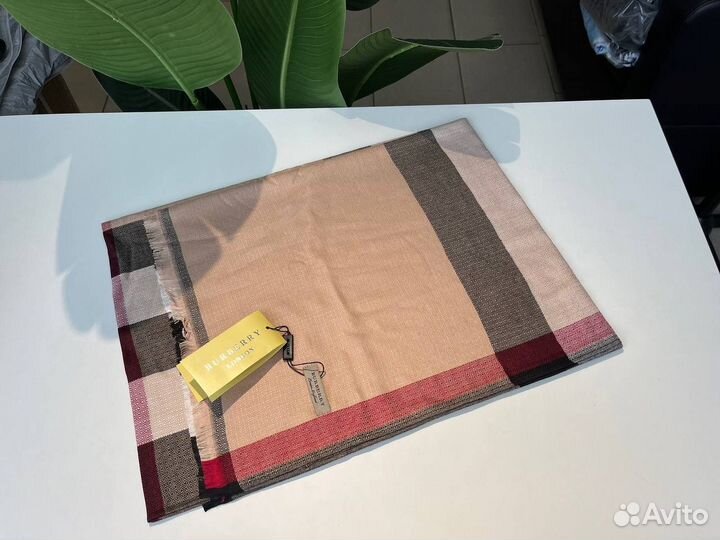 Шарф Burberry в ТЦ Дом Мод