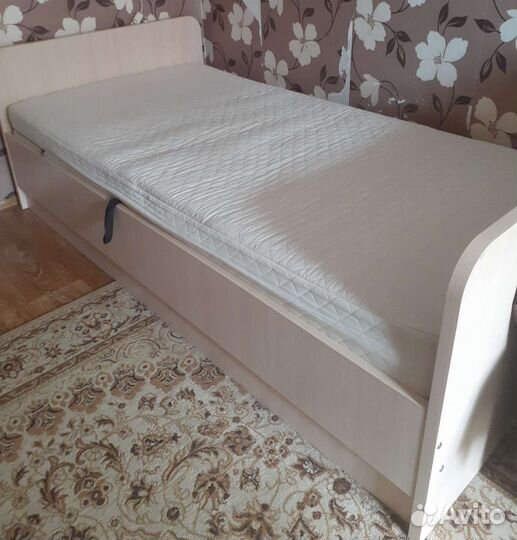 Кровать