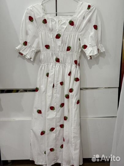 Платье женское с принтом клубники