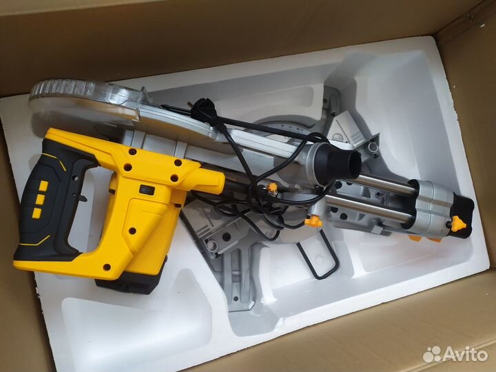 Продается торцовочная пила dkms2200-255 Laser