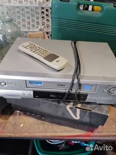 Видеомагнитофон LG