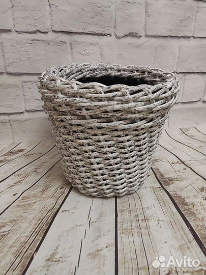 Кашпо для цветов из ротанга