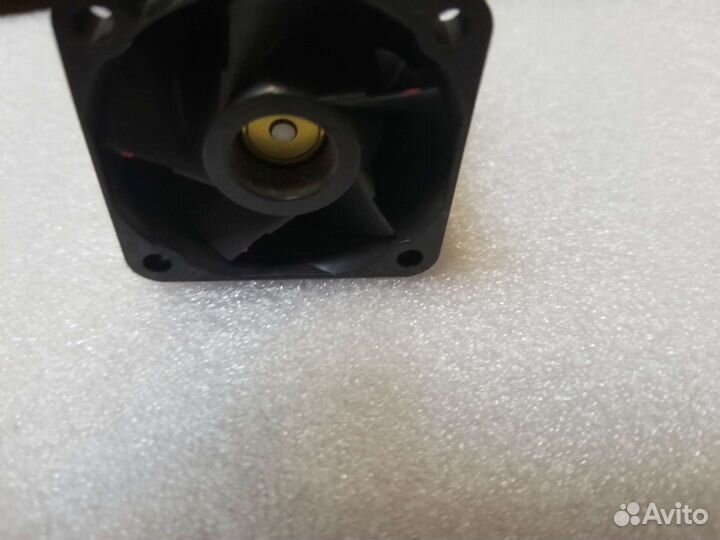 Серверный вентилятор 40мм 12v 1.40a
