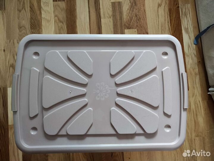 Ящик пластиковый на колесах