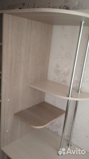 Письменный стол соединённый с 2 шкафами