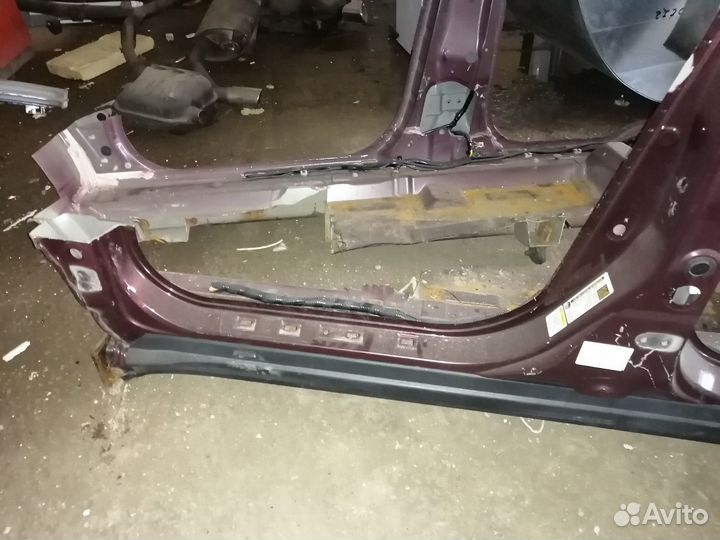 Порог с центральной стойкой правый Acura Mdx YD2