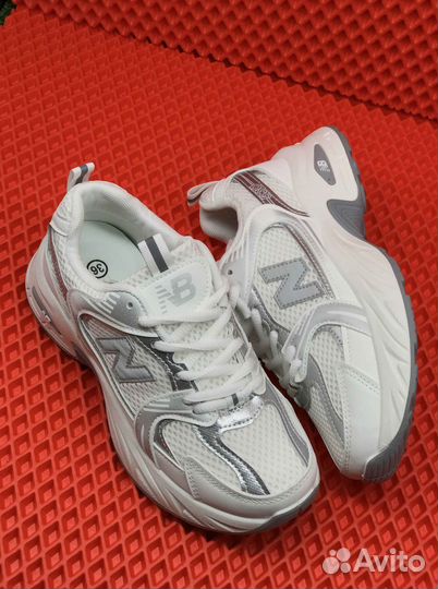 NB 530: Женские, белые, для выделения из толпы, 36