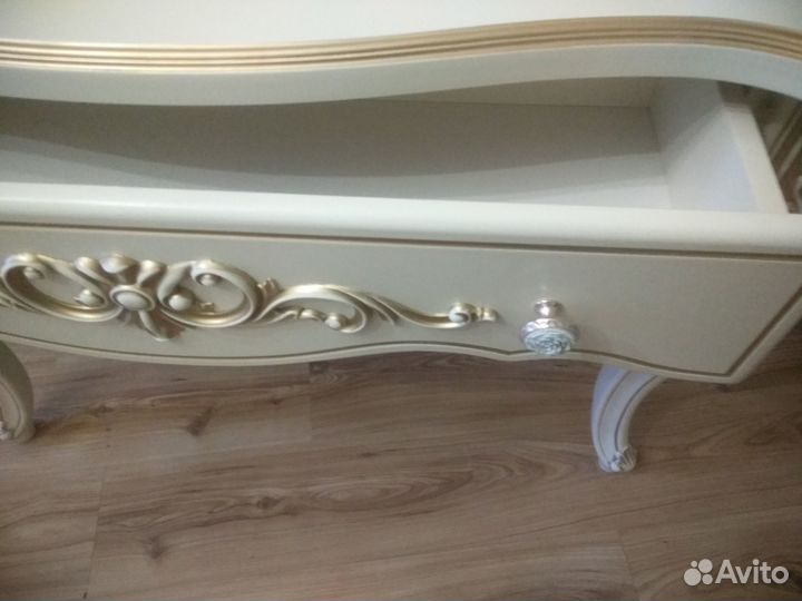 Консольный стол