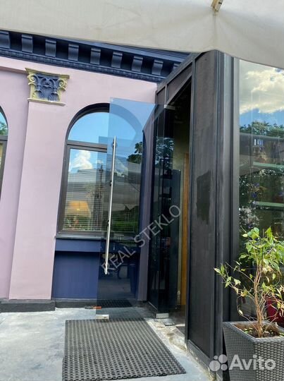 Дверь стеклянная межкомнатная