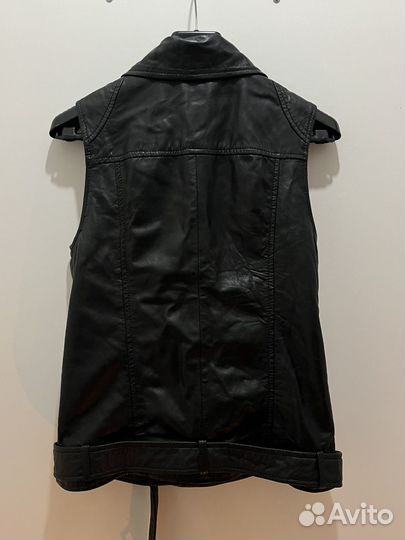 Женская кожанная безрукавка черная