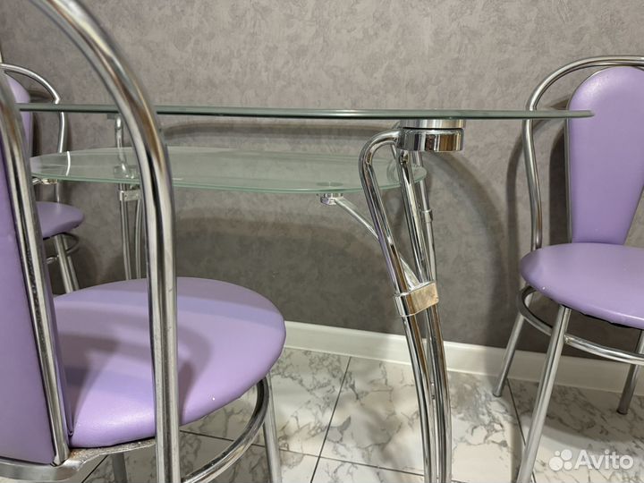 Кухонный стол и стулья