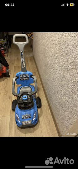 Детская машинка каталка с ручкой б/у