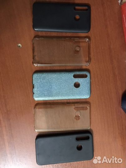 Продам чехол на телефон honor 10i