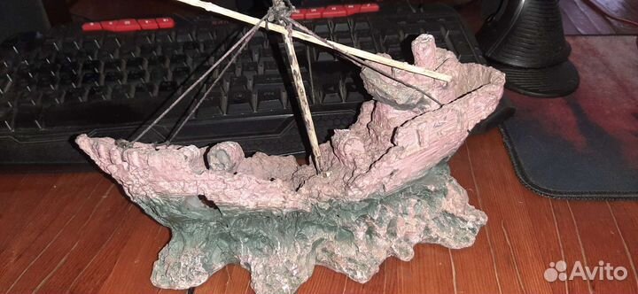 Кораблик для аквариума