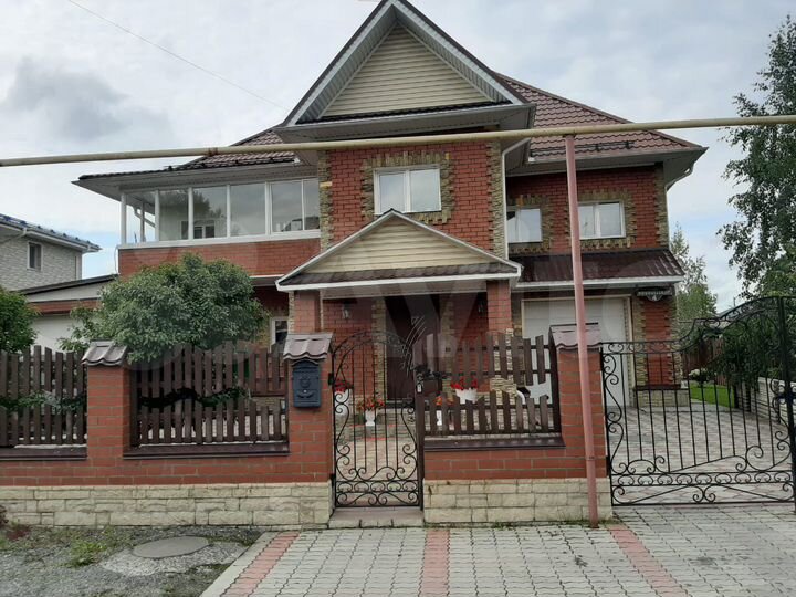 Коттедж 213 м² на участке 10 сот.