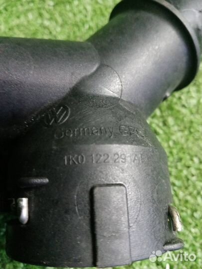 Фланец системы охлаждения Volkswagen Jetta 5 BVY