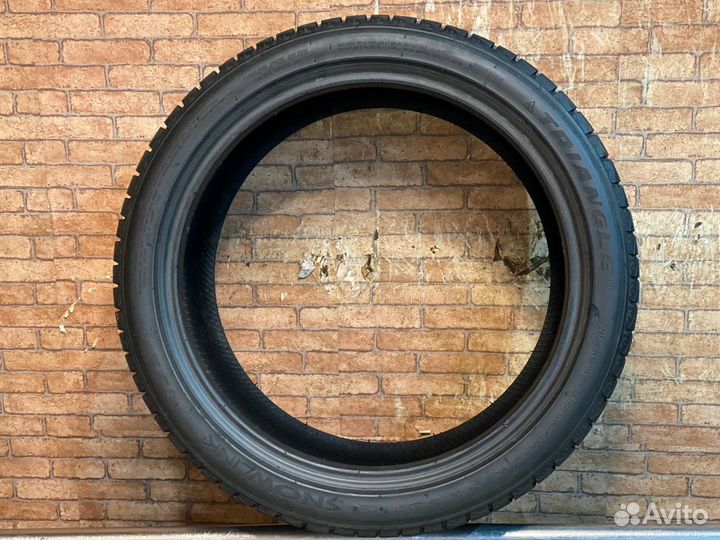 Triangle Snowlink TWT02 245/40 R19