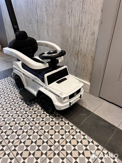 Детская машинка каталка с ручкой mercedes