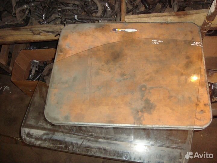 Стекло передней левой двери W639