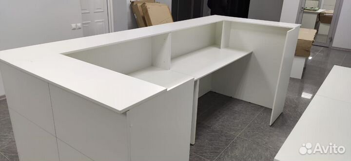 Стойка ресепшн