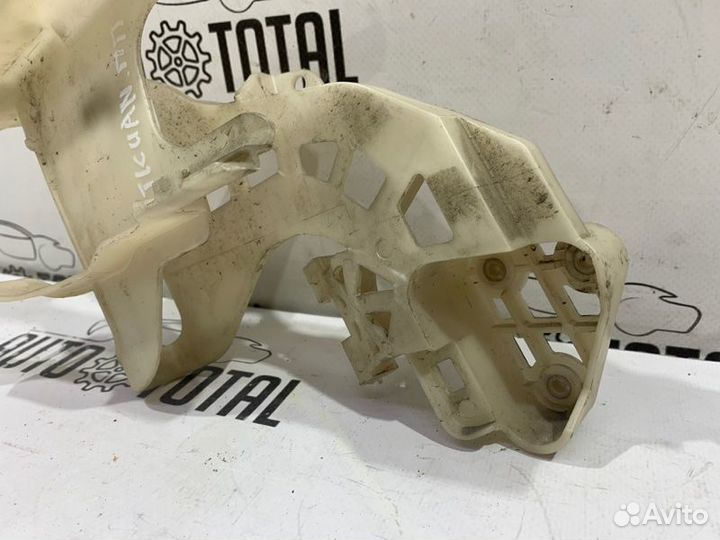 Кронштейн замка двери передний правый Volkswagen