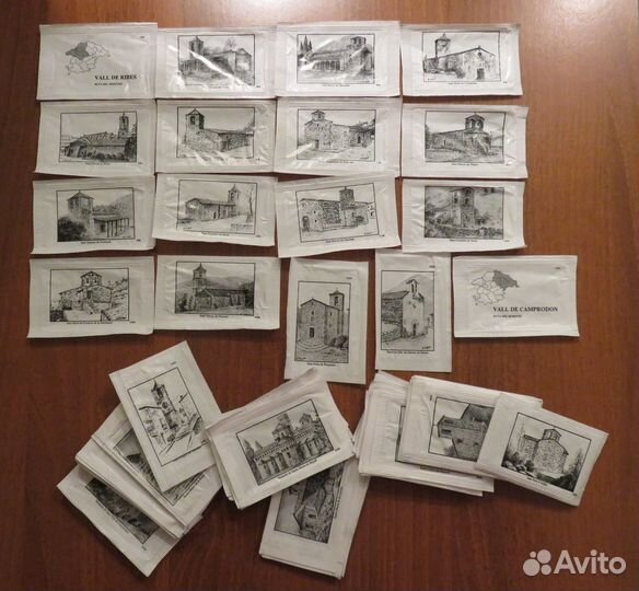 Коллекция пустых пакетиков сахара