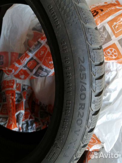 Continental ContiWinterContact TS 860S 245/40 R20 99V