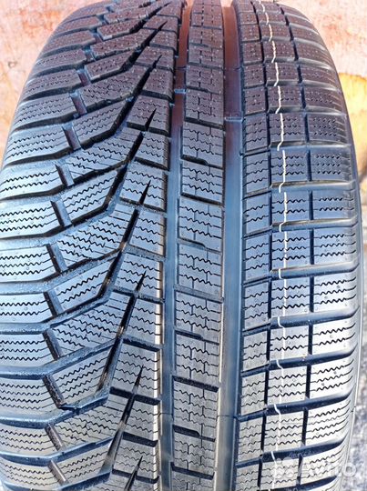 Hankook Winter I'Cept Evo2 W320A SUV 275/40 R22 107V