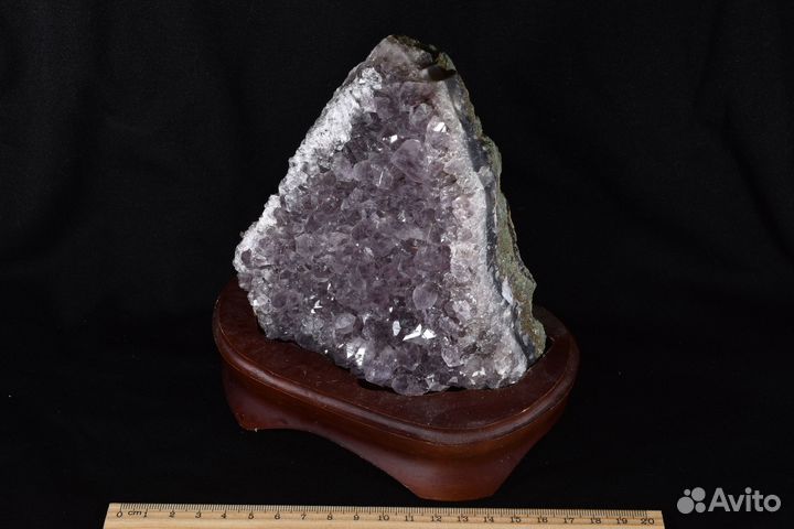 Друза на деревянной подставке. Аметист. Лот №250