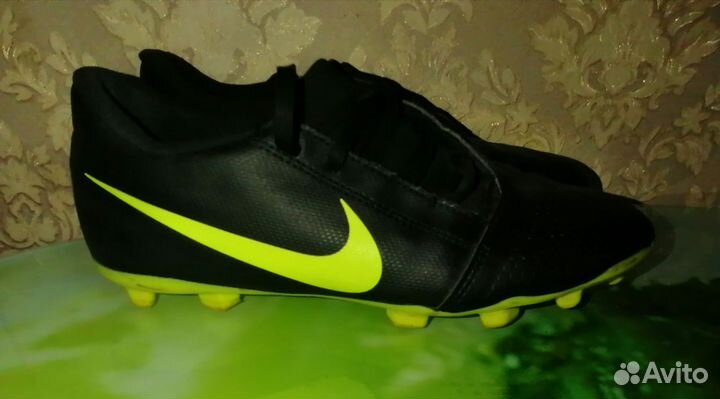 Футбольные бутсы NikePhantom