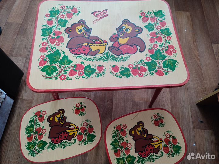 Детский стол и 2 стула