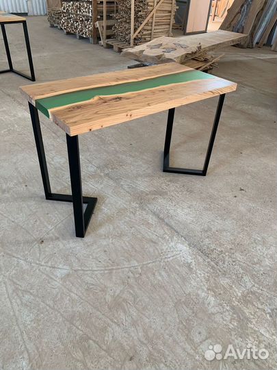 Стол река из слэба карагача и эпоксидной смолы