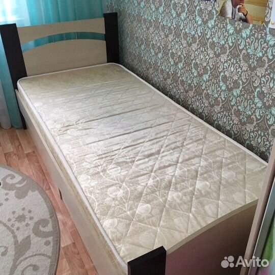 Кровать