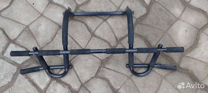 Турник дверной накладной Torneo A900