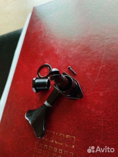 Колок для бас гитары