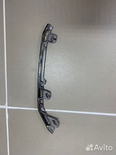 Накладка решетки радиатора Toyota Land Cruiser